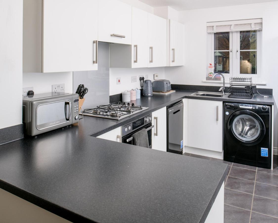 5 Bed House In Gloucester Hucclecote Exterior foto